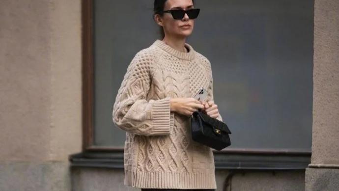 今年冬天火出圈的毛衣 + 阔腿裤，怎么穿都超时髦