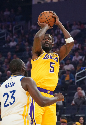 湖人主力中锋艾顿的防守数据基本属于联盟所有中锋的垫底水平
截止昨天（1月6日），