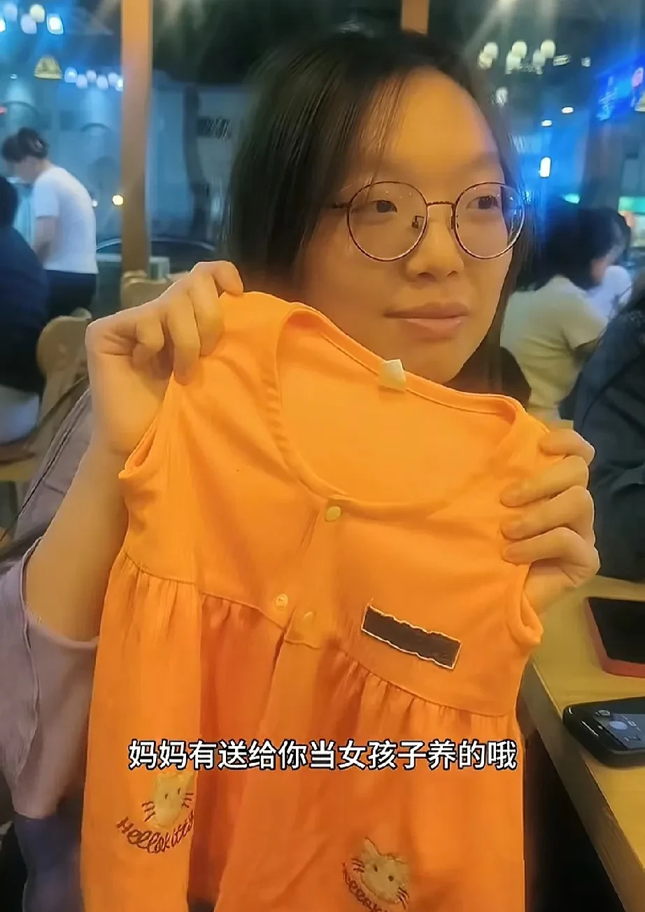 谢浩楠一家现状曝光











我的天哪！谢浩楠和妹妹们竟然都是谢妈妈