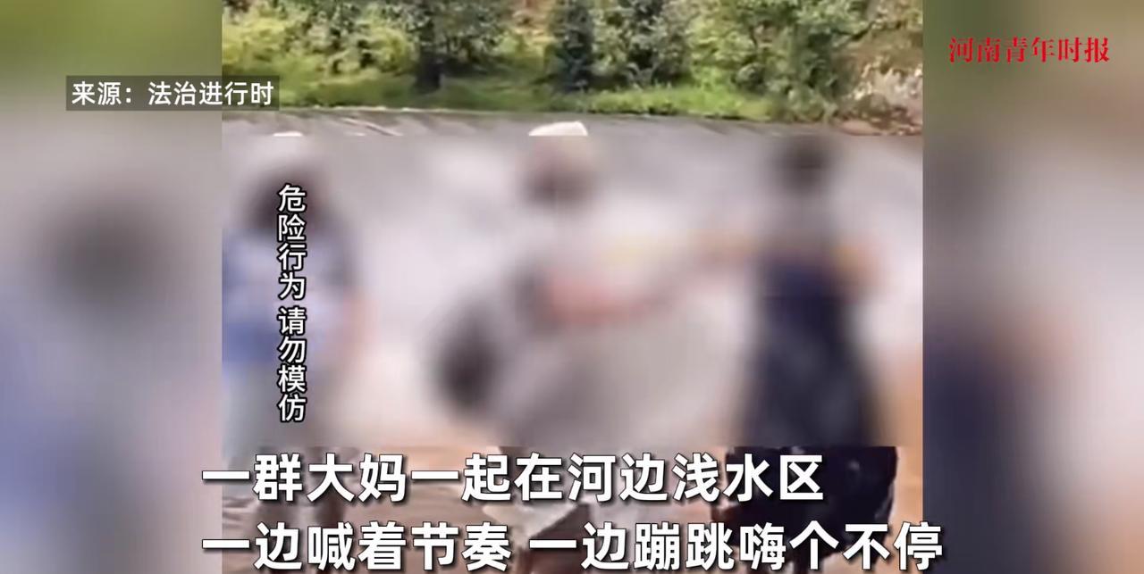 “自作孽不可活！”7月27日，云南，一群大妈在河边游玩时，不顾河水的湍急以及河边