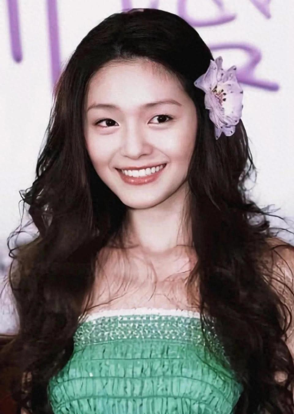 大S在新春佳节不幸猝逝后，她的遗体在异国他乡迅速火化，骨灰随后被带回台湾。小S将