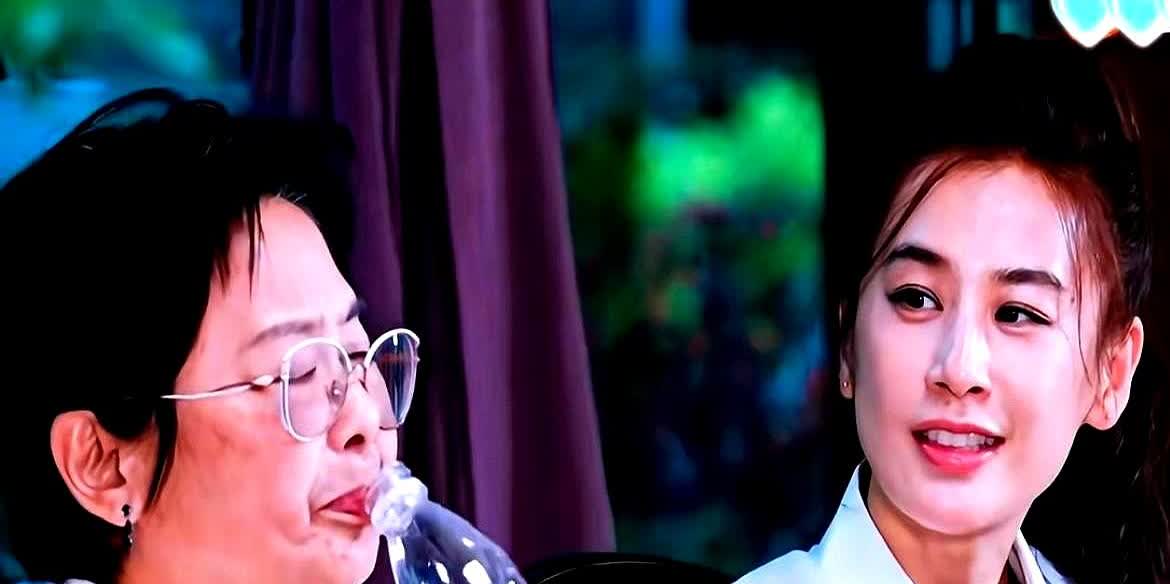 黄圣依妈妈说外孙看到自己就像不认识一样，黄圣依说因为儿子看到姥姥不扔过期食品。
