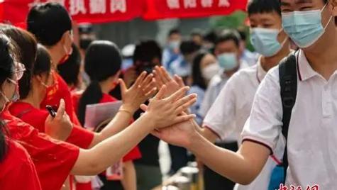 上海金山东领高中——上海高考解析：从“会做题”到“会说话”
