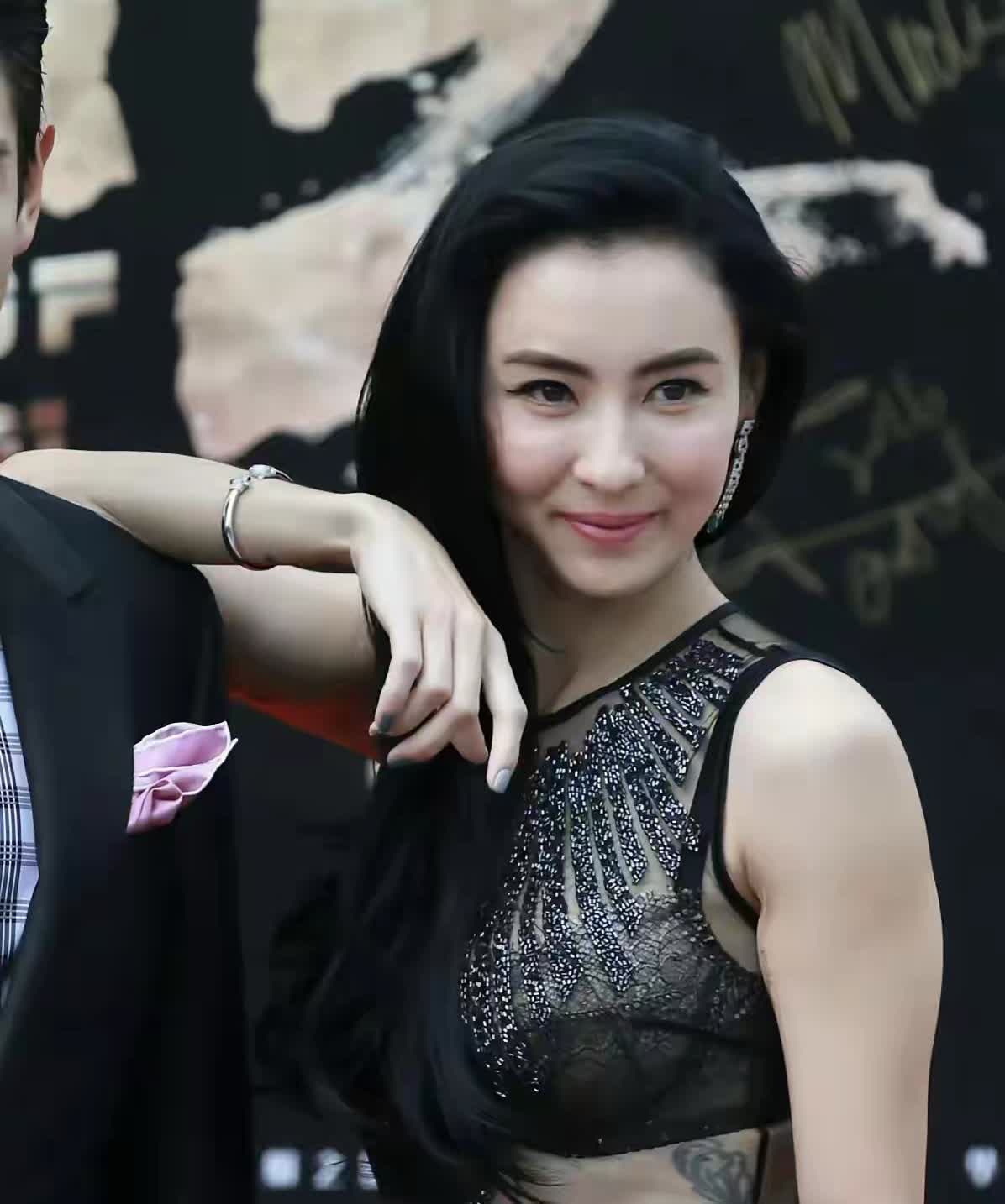 一直不懂张柏芝的纹身是什么意思，谁懂？