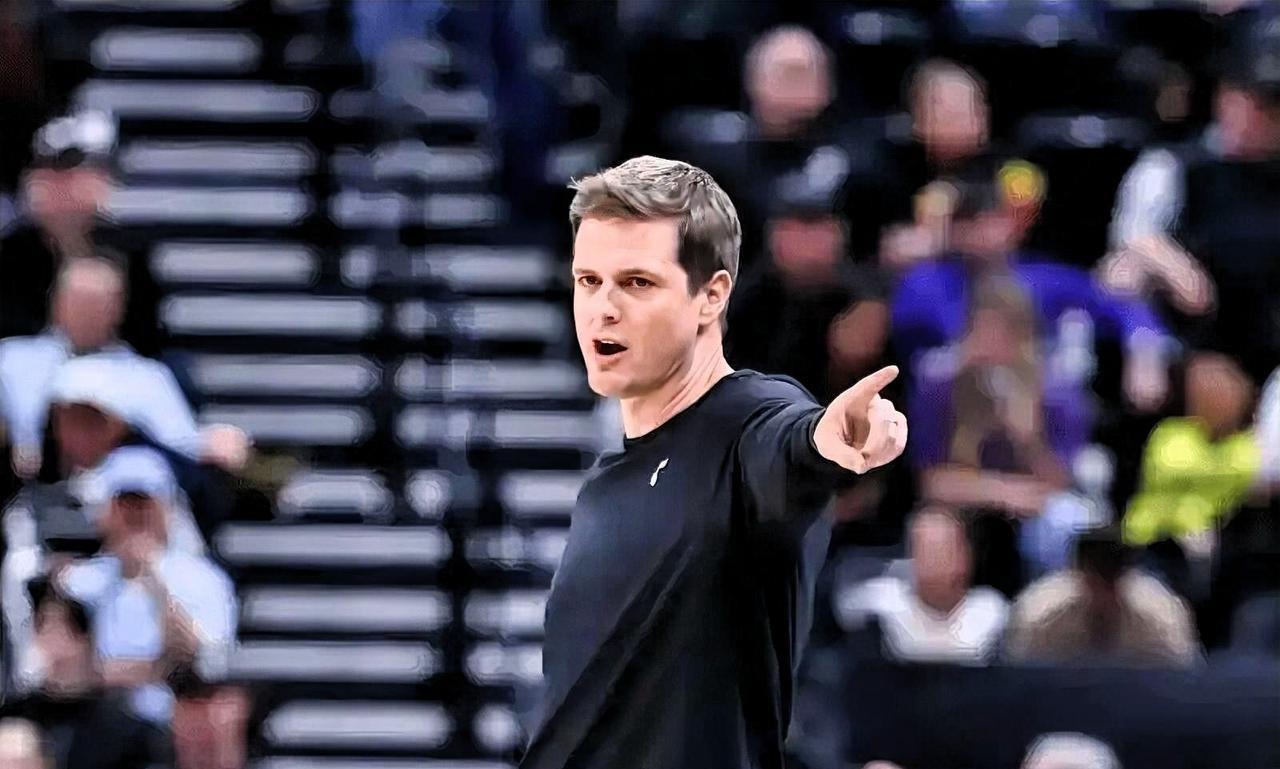 爵士主帅哈迪破防了，直言湖人上场比赛罚了40多个球！
今日NBA常规赛继续进行，