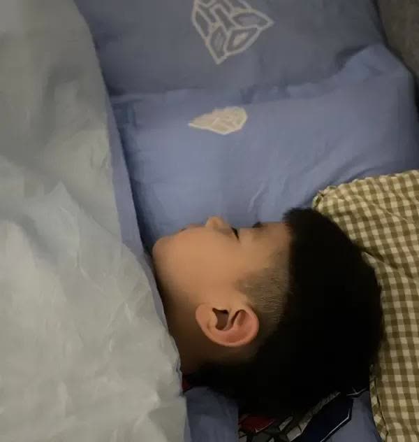 真令人愤怒啊！一名50多岁的男子经历了犹如现实版的家庭伦理悲剧。他辛苦拉扯大的两