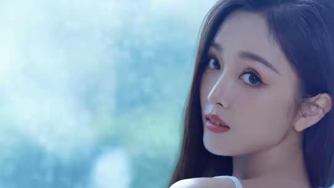 吴宣仪的漫画腿，冷艳灵动的气质，可甜可飒的身材管理标杆。