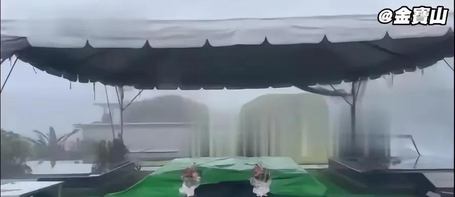 大S墓地不如邓丽君的大





大S的“豪宅”墓地，最近被炒得沸沸扬扬，甚至有