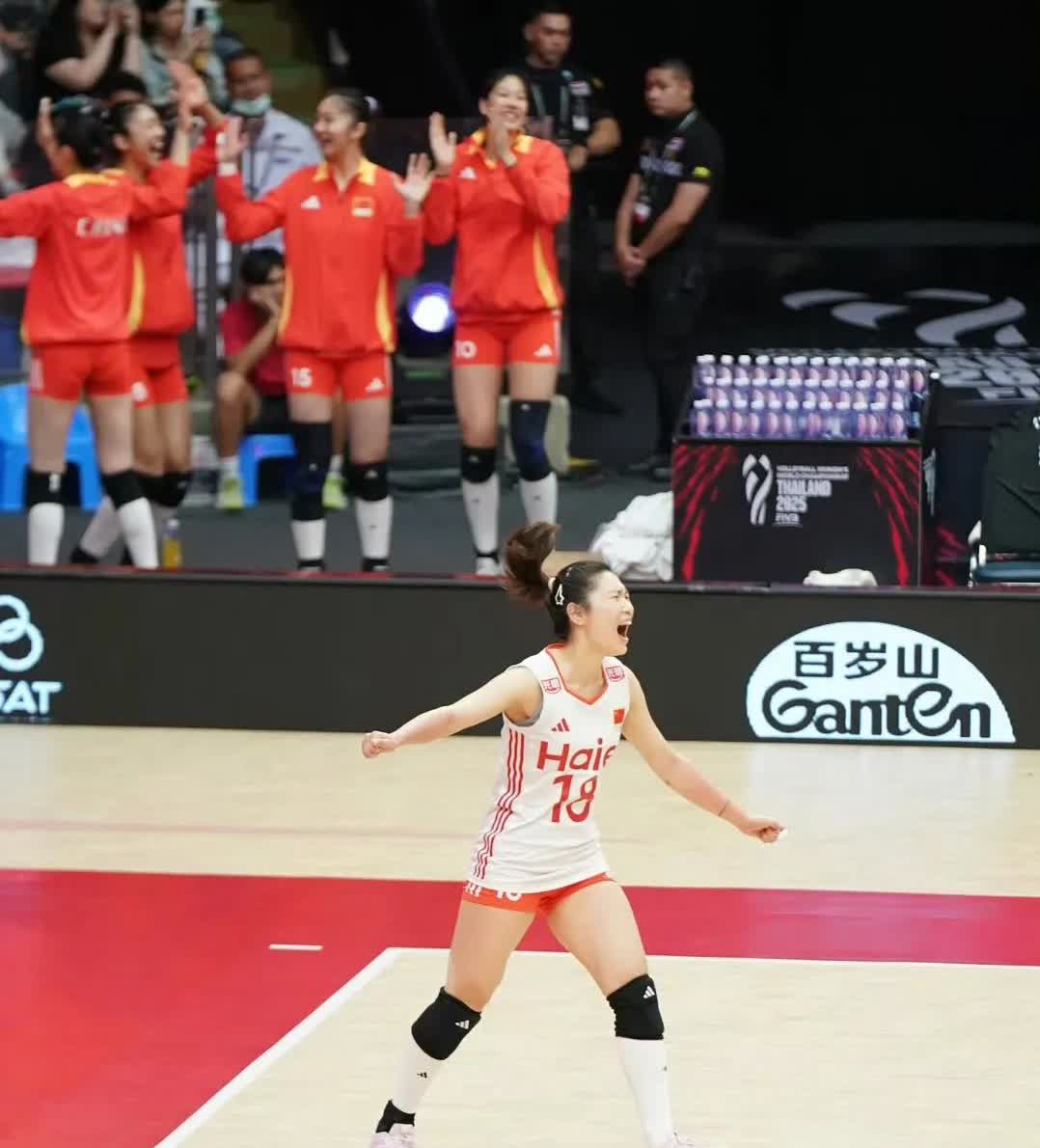 女排8分之1比赛，女排1：3败给法国队，整体感觉

1、累死自由人王梦洁了，