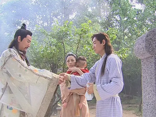    余火莲，《把酒问青天》中一个比主角方旭更复杂的人，他是无间道的少主，是当朝