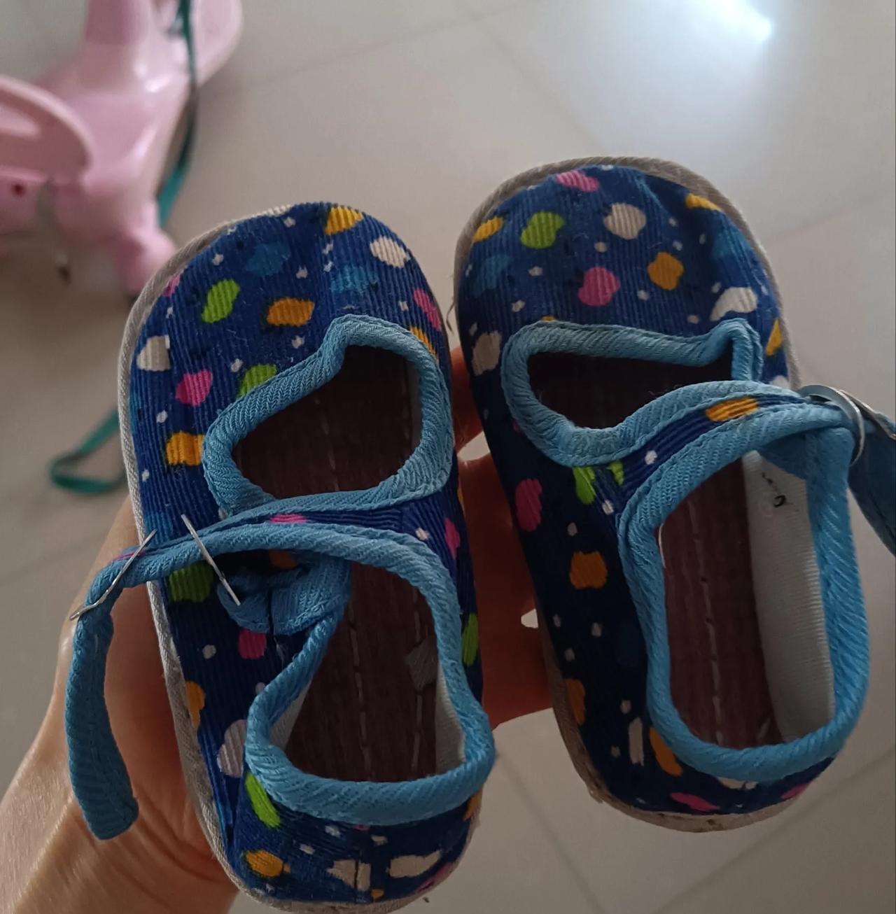 #夏日生活打卡季#
人年纪大了，是不是开始怀念以前的物品了，这种洋气的布鞋还有人