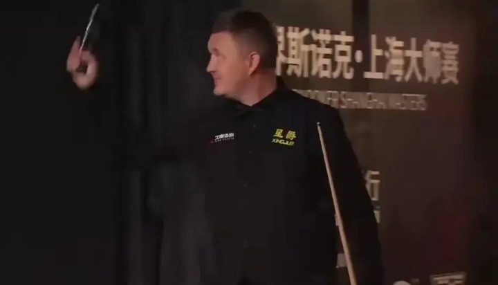 威尔逊要求中途停赛是什么意思？
第十局，赵心童打丢关键的黑球，漏机会，威尔逊不上
