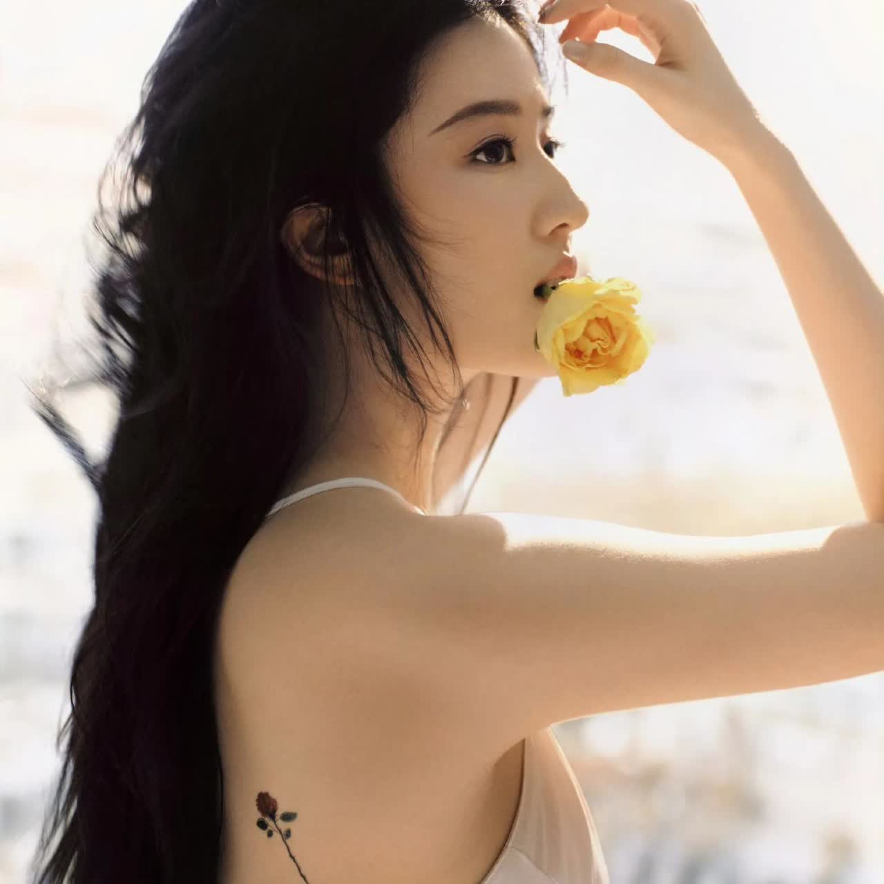 果然还是女人更懂女人！
我问闺蜜：“刘亦菲这么不给白玉兰面子，是不是太输不起了