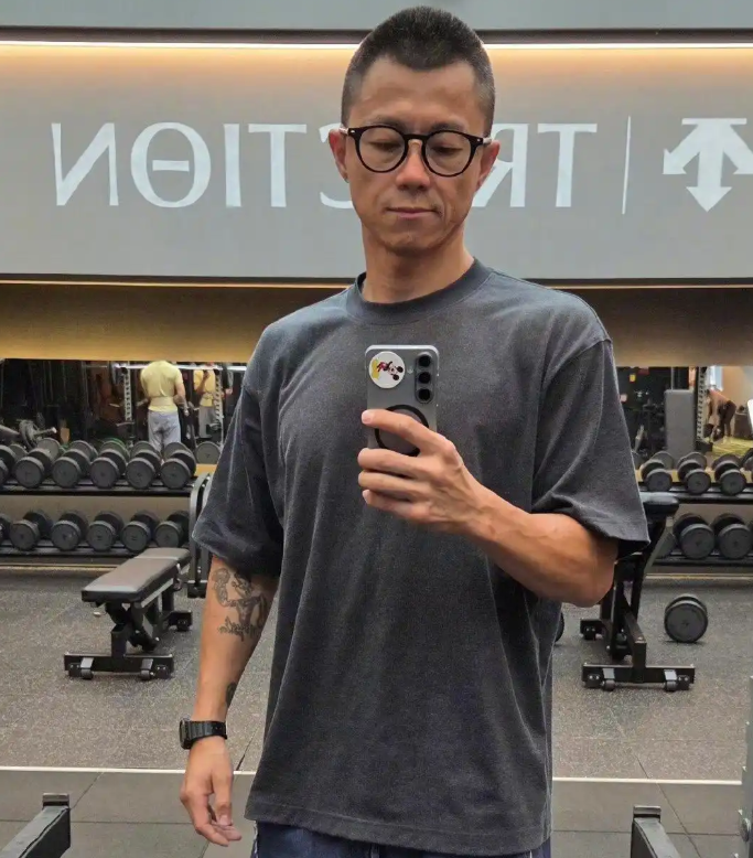 陈震: 我不认为自己现在在走下坡路！

在讲到自己现在的事业发展，他说自己也说不