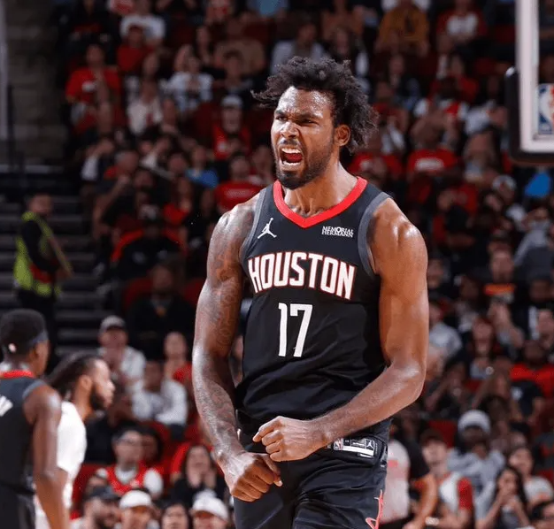 火箭记者更新动态，晒出伊森本赛季首发时的各项数据：
13.0 分 | 6.0 篮