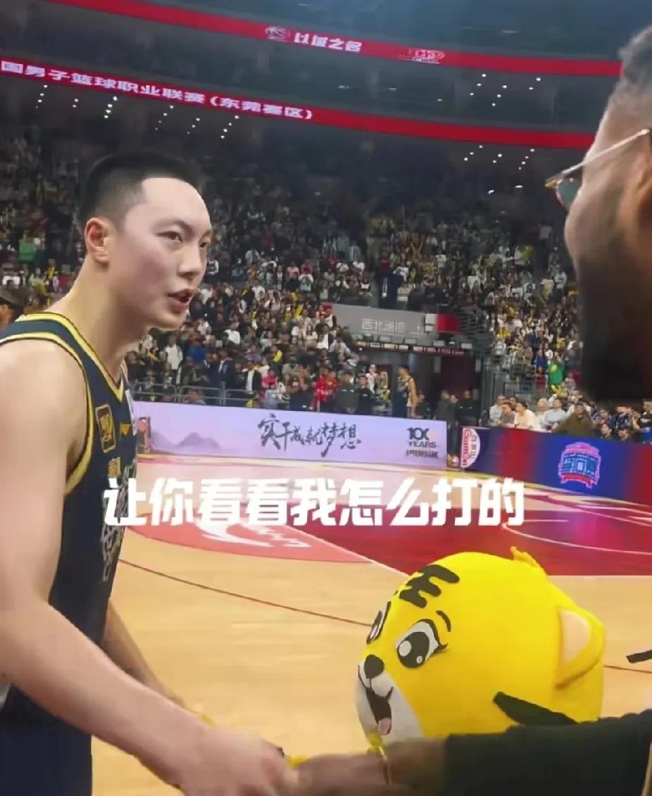是真爱了！威姆斯谈胡明轩：
“当胡明轩进了那个关键三分后，我太激动了，我站起来庆