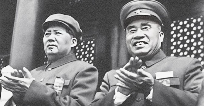 1959年刘少奇当选国家主席，却“笑不出来”，王光美揭秘：接了一个“烂摊子”！