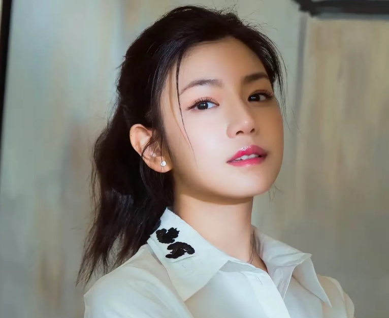 陈妍希聊离婚内幕，听完真的好唏嘘！她坦言今年2月和陈晓官宣离婚，其实早就分居，连
