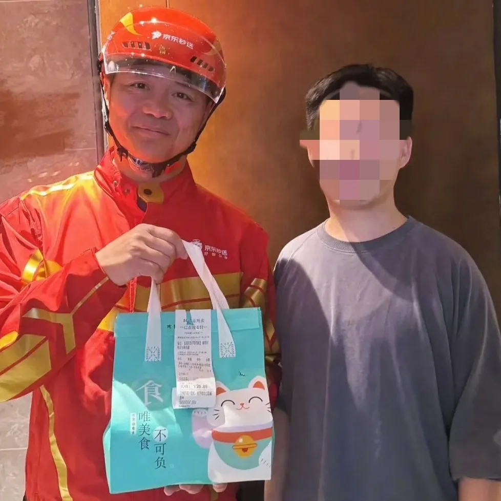 万万没有想到， 网友只是点了个外卖， 一开门，人都傻了