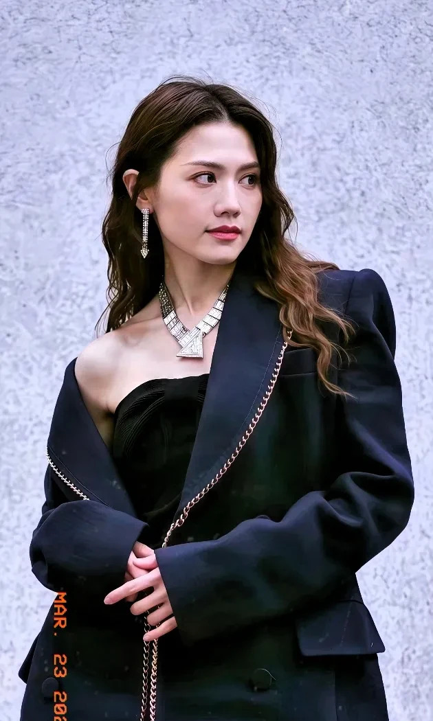 李家诚和周秀娜的十年情











什么？李家诚和周秀娜分手了？他们居