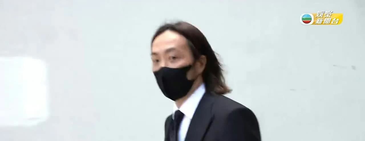 郑中基4月15日现身湾仔法庭，正在办理离婚手续。他和现任老婆余思敏结婚13载，育