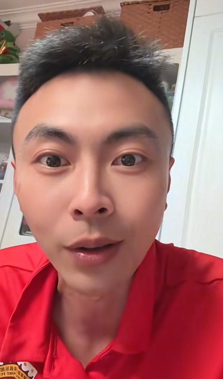 上海海港知名球迷邱少今天表示，路易斯对上海申花的归属感并不强，否则他绝对会为了球