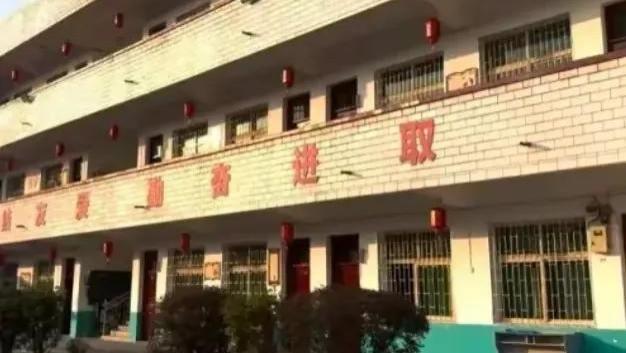 校园暗影，恶魔校长，正义何时到来？