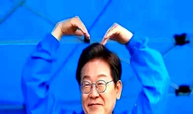 总统上任第一天，前任送上“大礼”！











---







