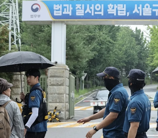 8月1日韩国金建希特检法组劳师动众前去拘留所逮捕尹前总统，正如笔者昨天预料的一样