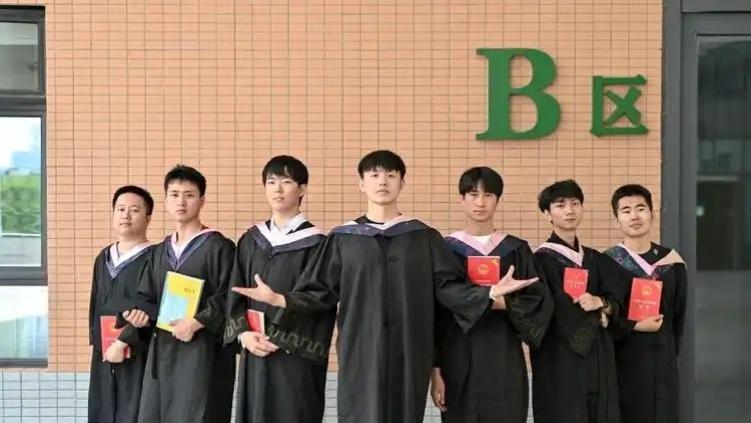 大量985大学毕业生选择报考职业本科学习动手能力，985大学到底教了啥？