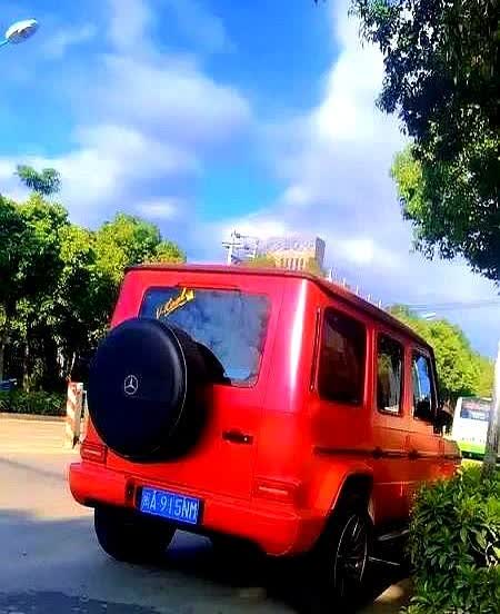 高考走错考场，交警拦下了一辆大G，请大G只管飙车，务必把考生送到考场。

司