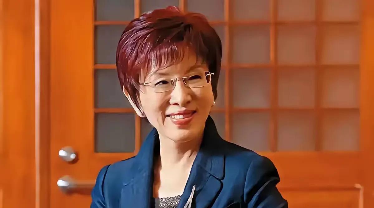 选出能助力祖国统一的国民党主席至关重要！
8月15日，统派人士洪秀柱就国民党主席