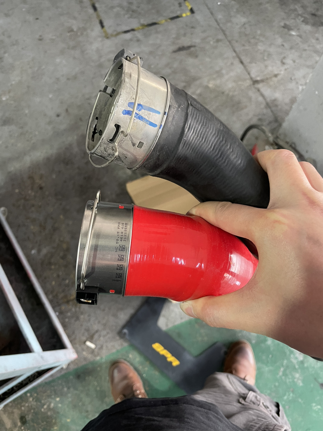 更换中冷管
涡轮迟滞降低了不少，油门更跟脚了