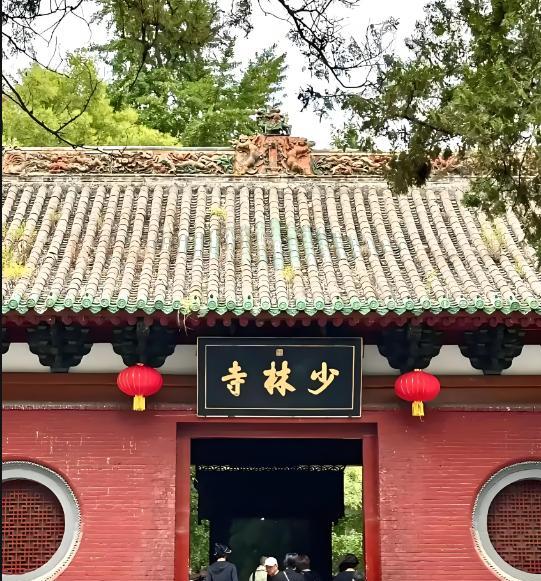 少林寺新方丈上任，
想过肯定是“大整顿”，
也想过和尚会遭罪，但真没想过和尚会逃