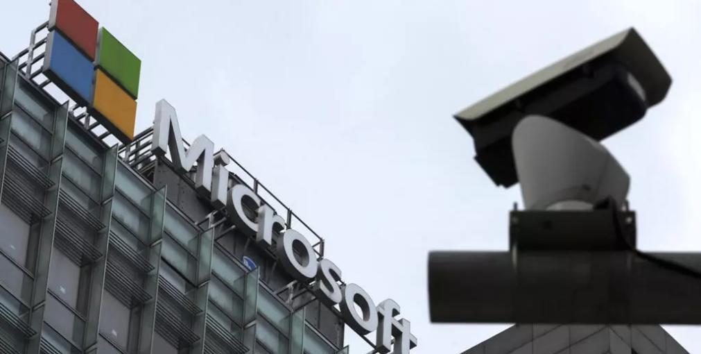 法新社报道，为响应美国会疑虑，微软7月18日宣布停止中国籍员工参与美军技术协助。