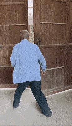 这公公厉害呀！姜还是老的辣[微笑]