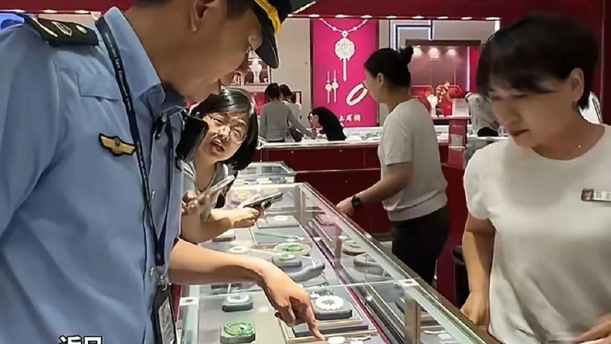 胖东来玉镯争议反转：毛利率比白菜低！检测报告破行业黑幕