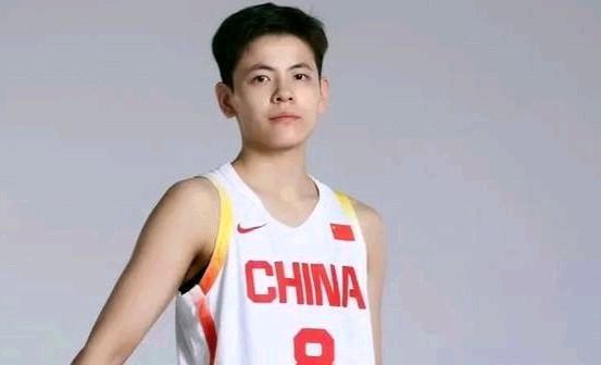 中国女篮核心诞生！
还得是杨舒予啊，当比分被尤文图特追之了1分，杨舒予的关键三分