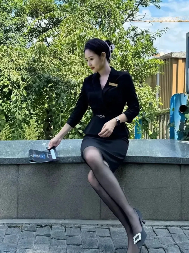 空姐不是只是服务员吗？为啥气质都这么好，挑这样的有啥意义呢？服务员谁不能做