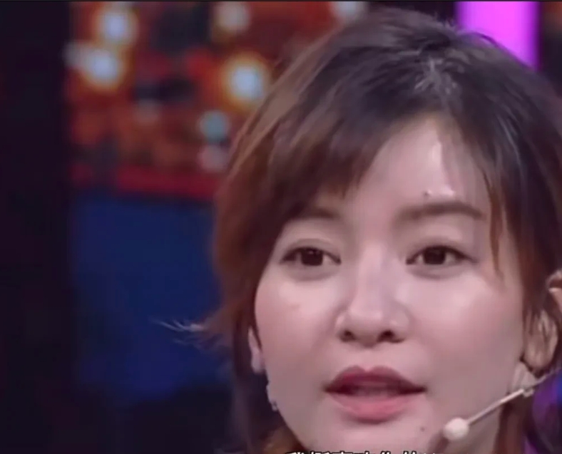 演员李晟说：“当时李佳航第一次跟我表白，我没答应，因为他那个表白你没办法同意，他