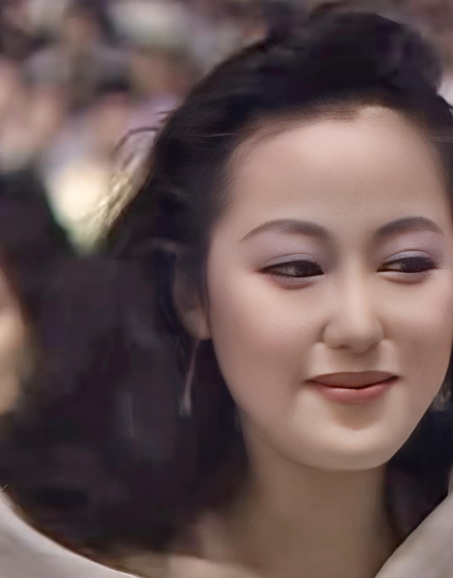 钟镇涛为了章小蕙搞得倾家荡产怨谁呢？
章爸爸当年就劝钟镇涛不要娶，说自己女儿花钱