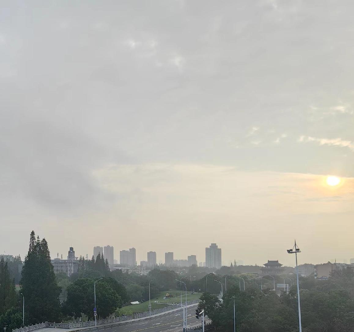 波兰封锁边境，想把中欧班列也停了？这对我们对欧洲来说都不是好事，波兰现在肯定是想