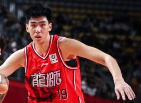 广州队最近表现确实不错，无论是他们的外援，还是他们的国内球员，表现都很好，确实令