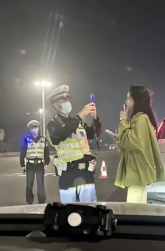 请原谅我习惯性比✌