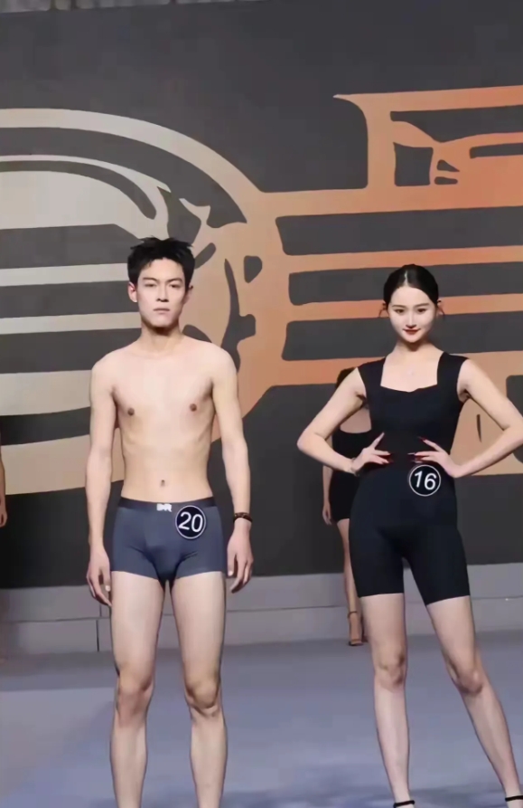 20号和16号选手，完美身材展示，你pick谁？