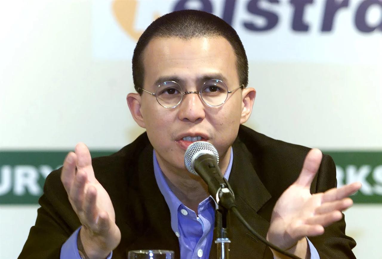 也许是在给李泽楷一次机会？
毕竟李嘉诚都97岁了，港口的事李泽楷还是有决策权的！