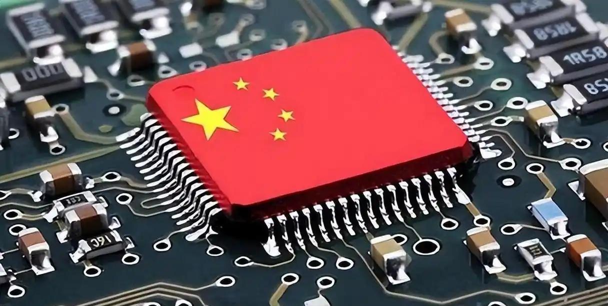 [月亮]美国专家警告中国：不要执迷不悟，如果继续研发芯片，将遇到经济危机。可笑！