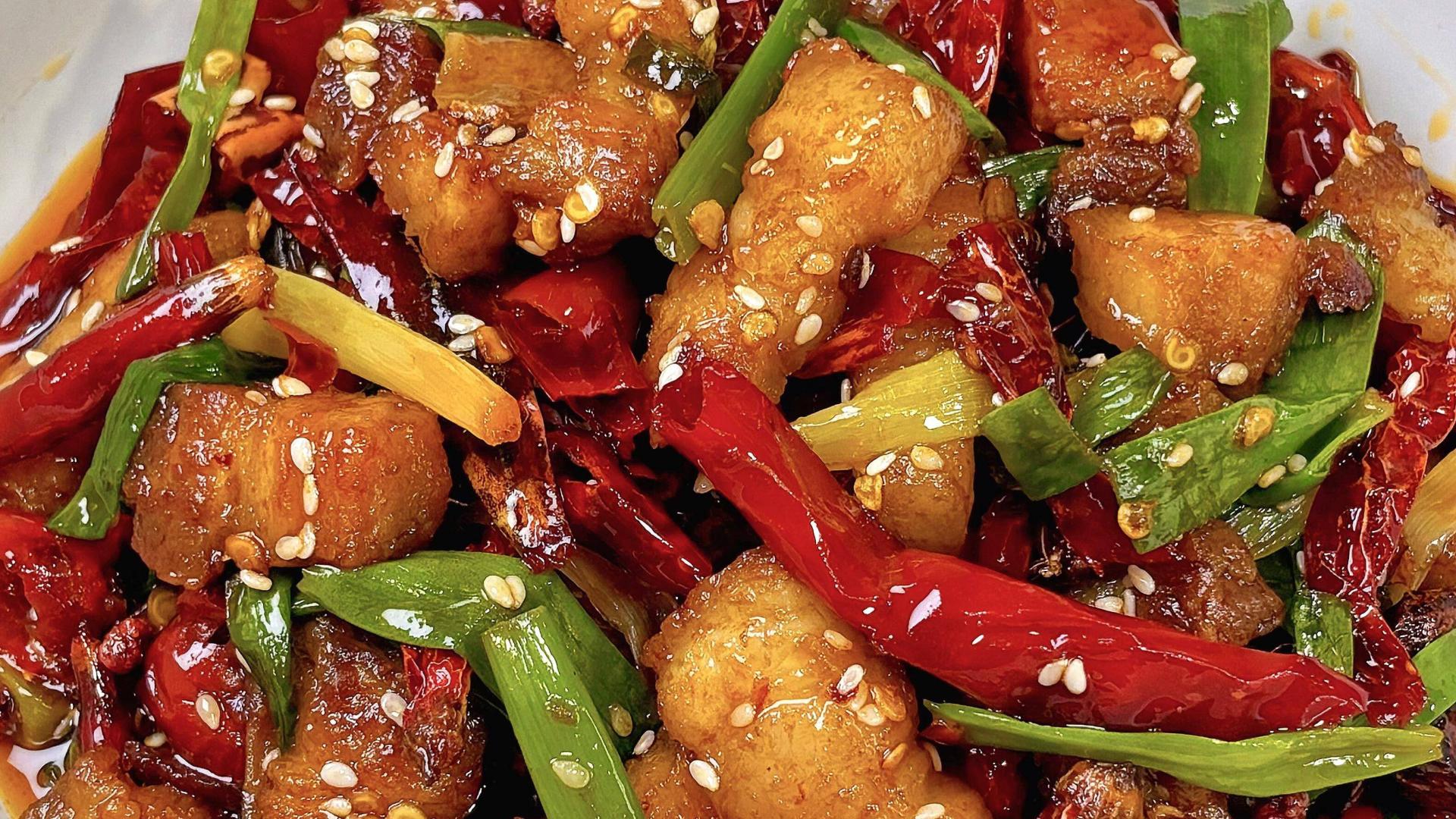 辣子五花肉：一场舌尖上的火爆狂欢