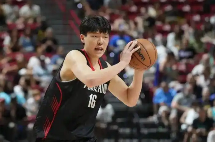 小杨就怕奎因这种强壮类型的，NBA这种壮汉比比皆是。要找到解决方法，身板肌肉也要