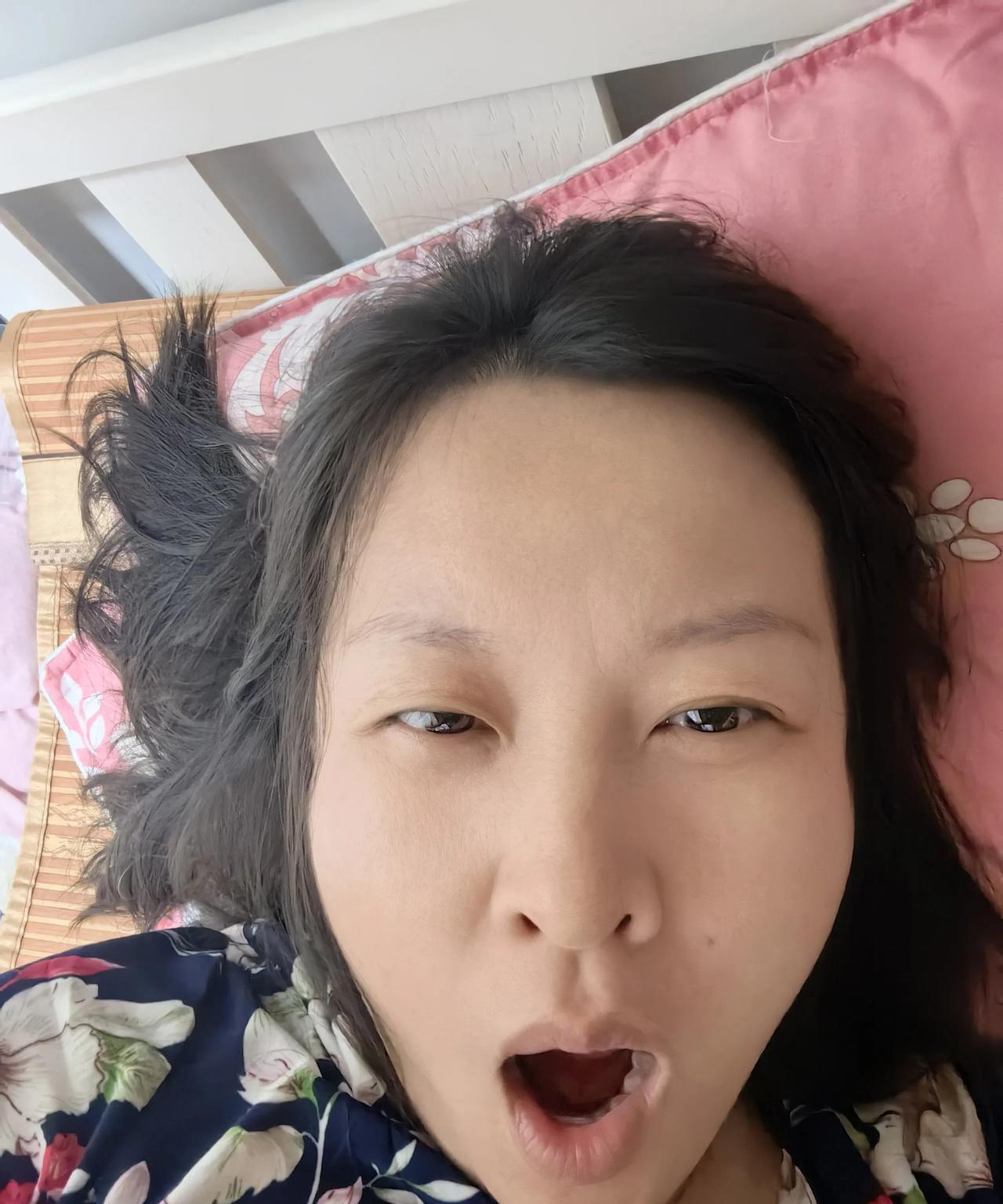 今天5点多醒了 后马上没有睡着 
后面7点多又睡着了 9点多醒来
还做了梦 梦到